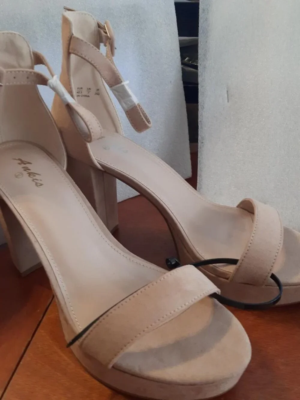 NEW ! Women Ankis Suede Platform Open Toe Strap Sandal  Beige Size 9